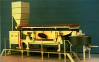 Cocoa bean processor with damped tray